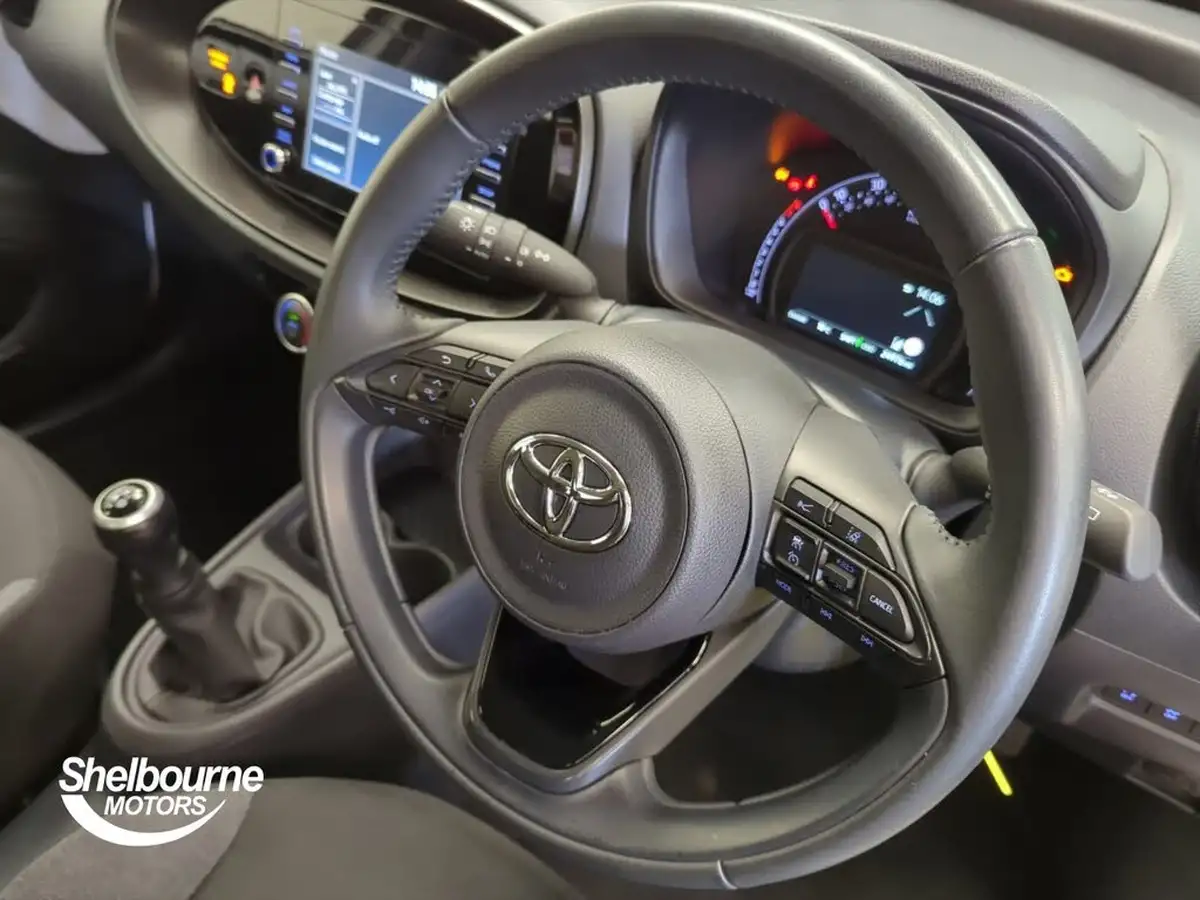 2023-toyota-aygo-x-10-vvt-i-pure-big-15