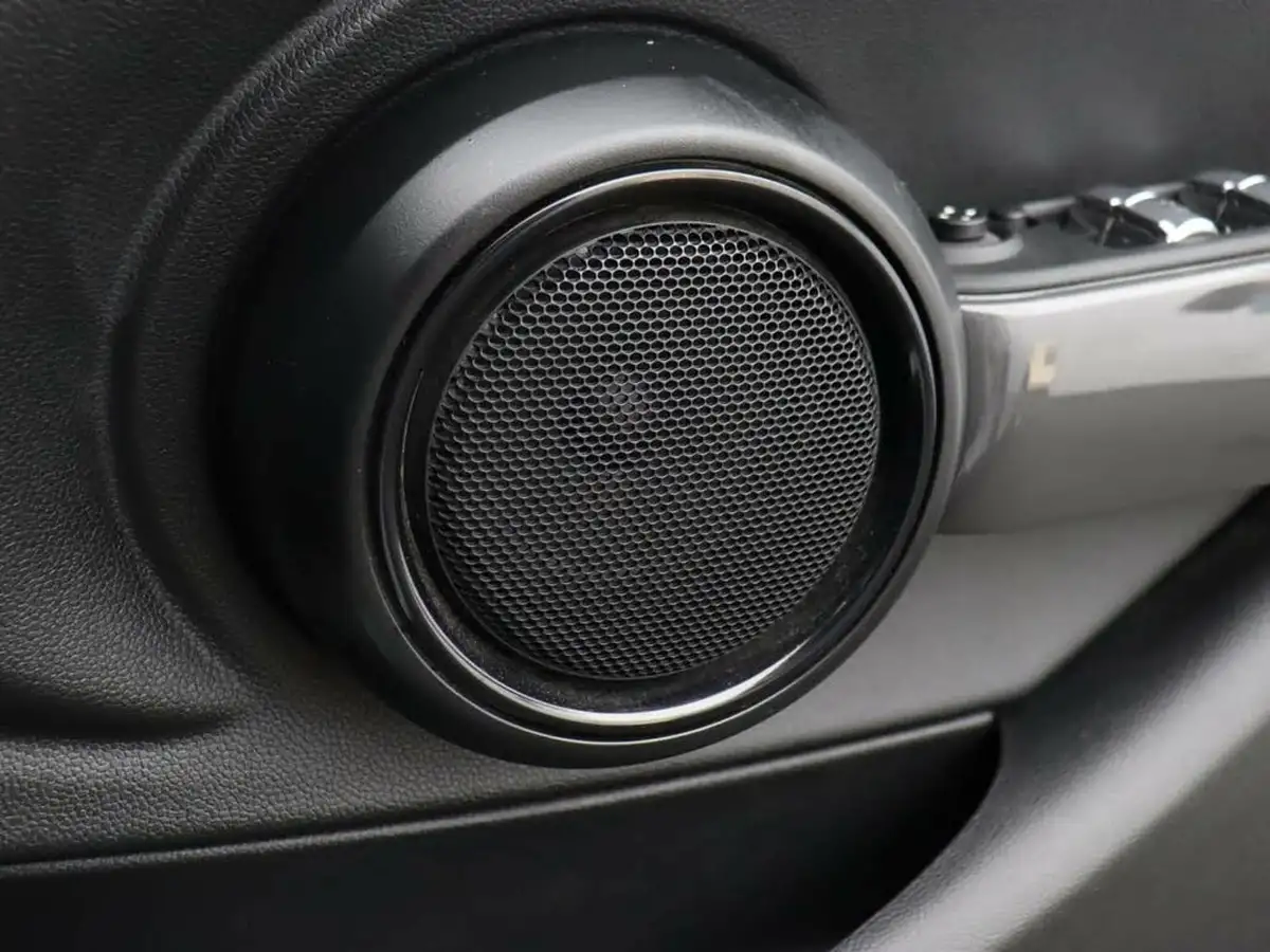 2019-mini-cooper-15-cooper-classic-hatchback-5d-big-33