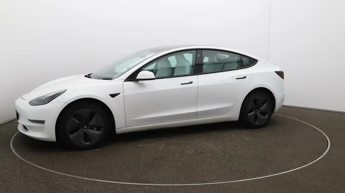 2022-tesla-model-3-e-long-range-big-66