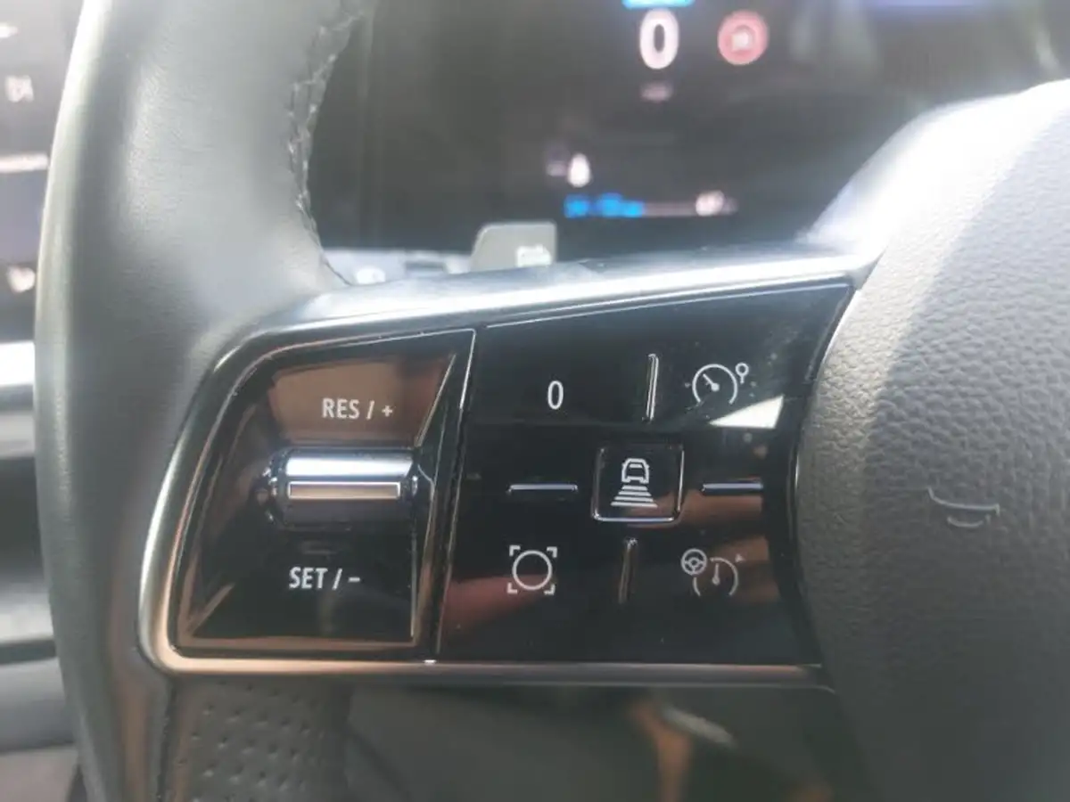 2024-renault-megane-e-tech-e-techno-big-12