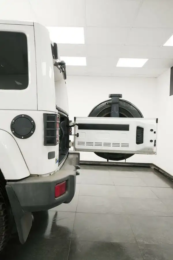 2014-jeep-wrangler-28crd-polar-5d-big-8