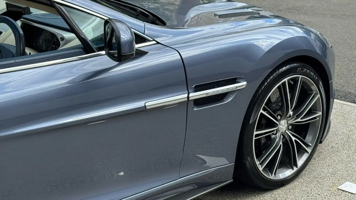2014-aston-martin-vanquish-big-8