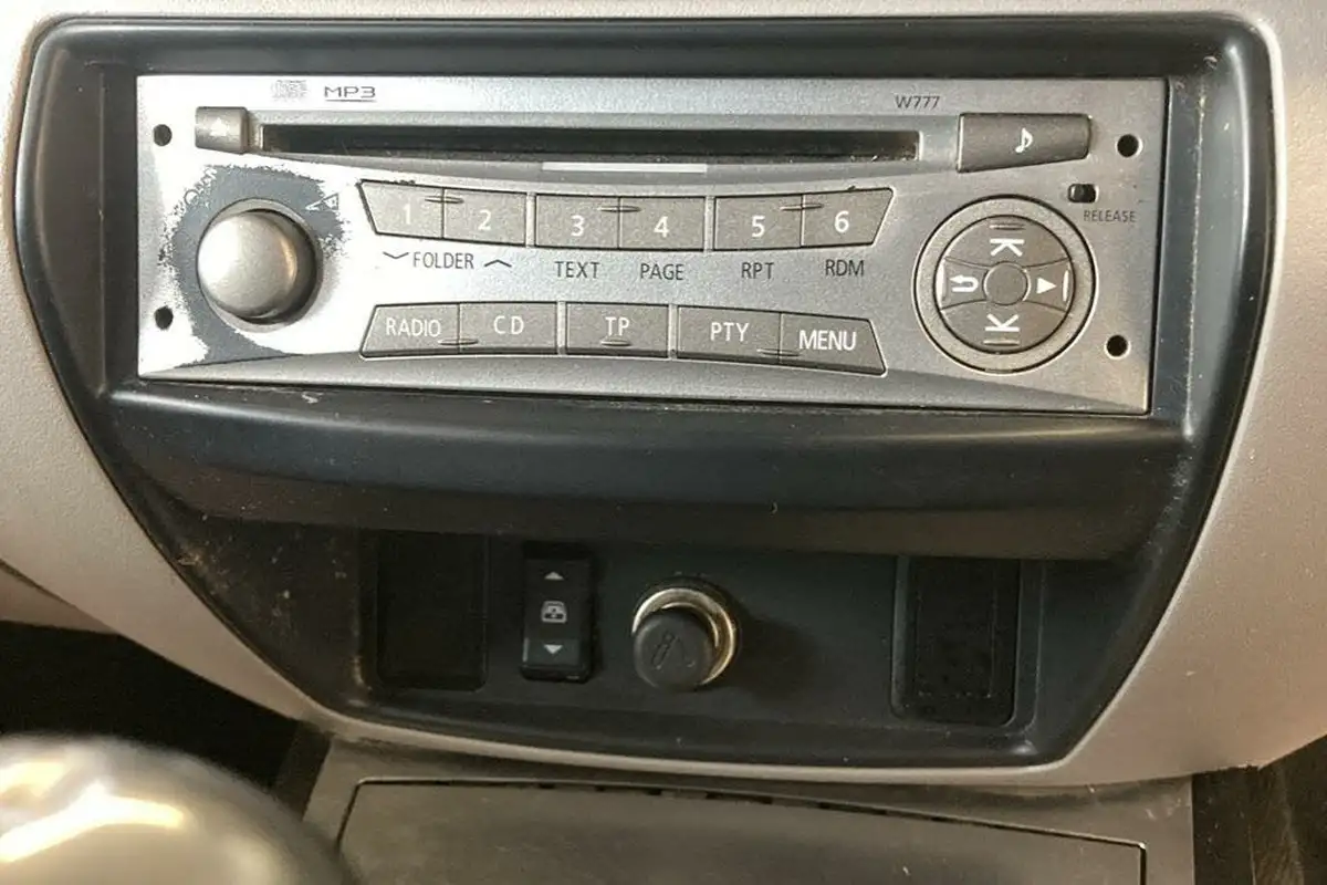 2013-mitsubishi-l200-25td-trojan-big-25