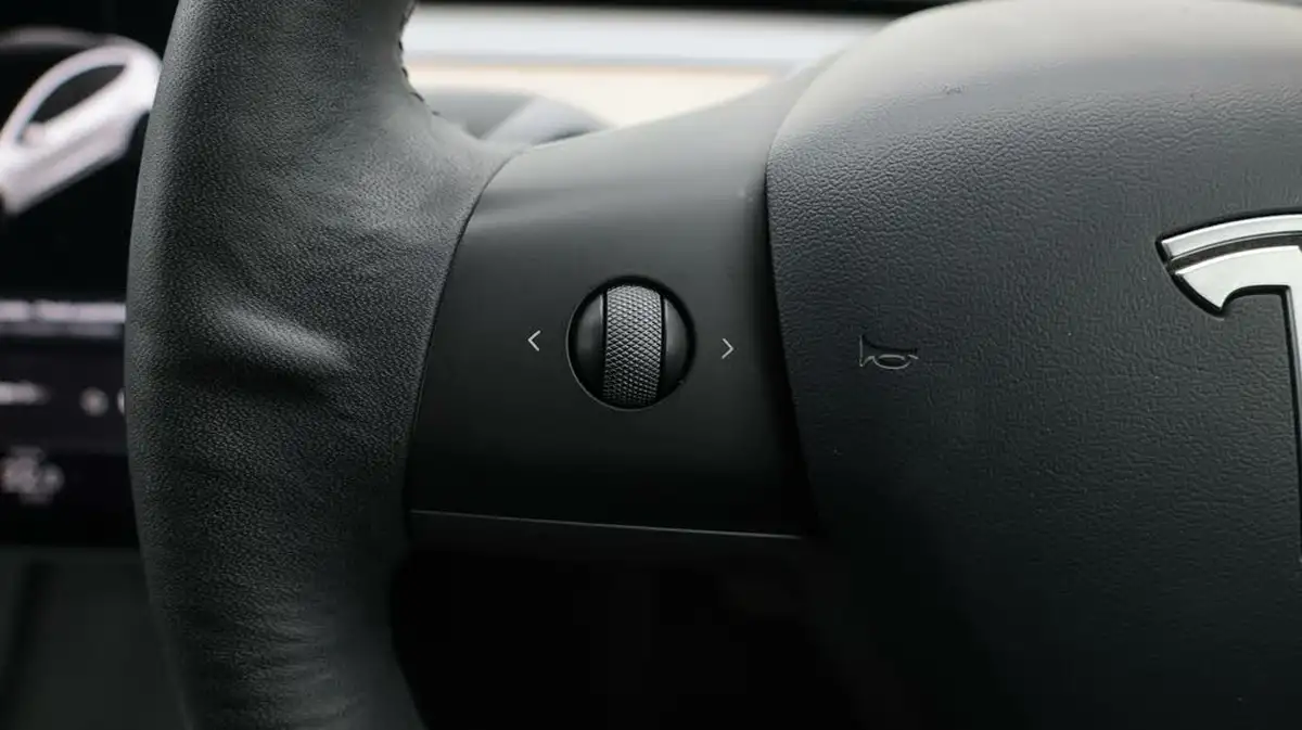 2021-tesla-model-3-e-long-range-awd-big-24