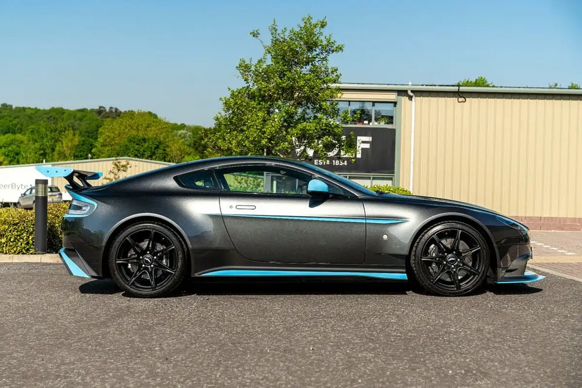 2017-aston-martin-vantage-47-gt8-sportshift-ii-big-2