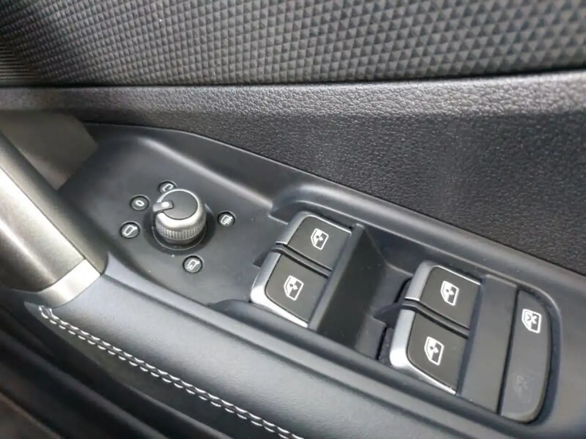 2022-audi-sq2-20-tfsi-black-edition-big-13