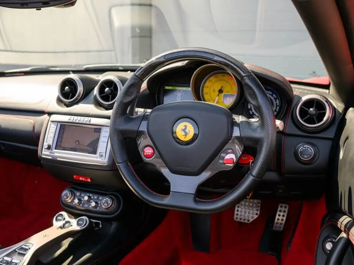 2010-ferrari-california-43-big-16