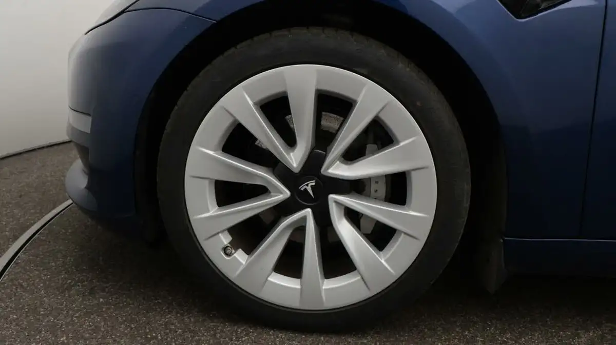 2021-tesla-model-3-e-long-range-awd-big-18