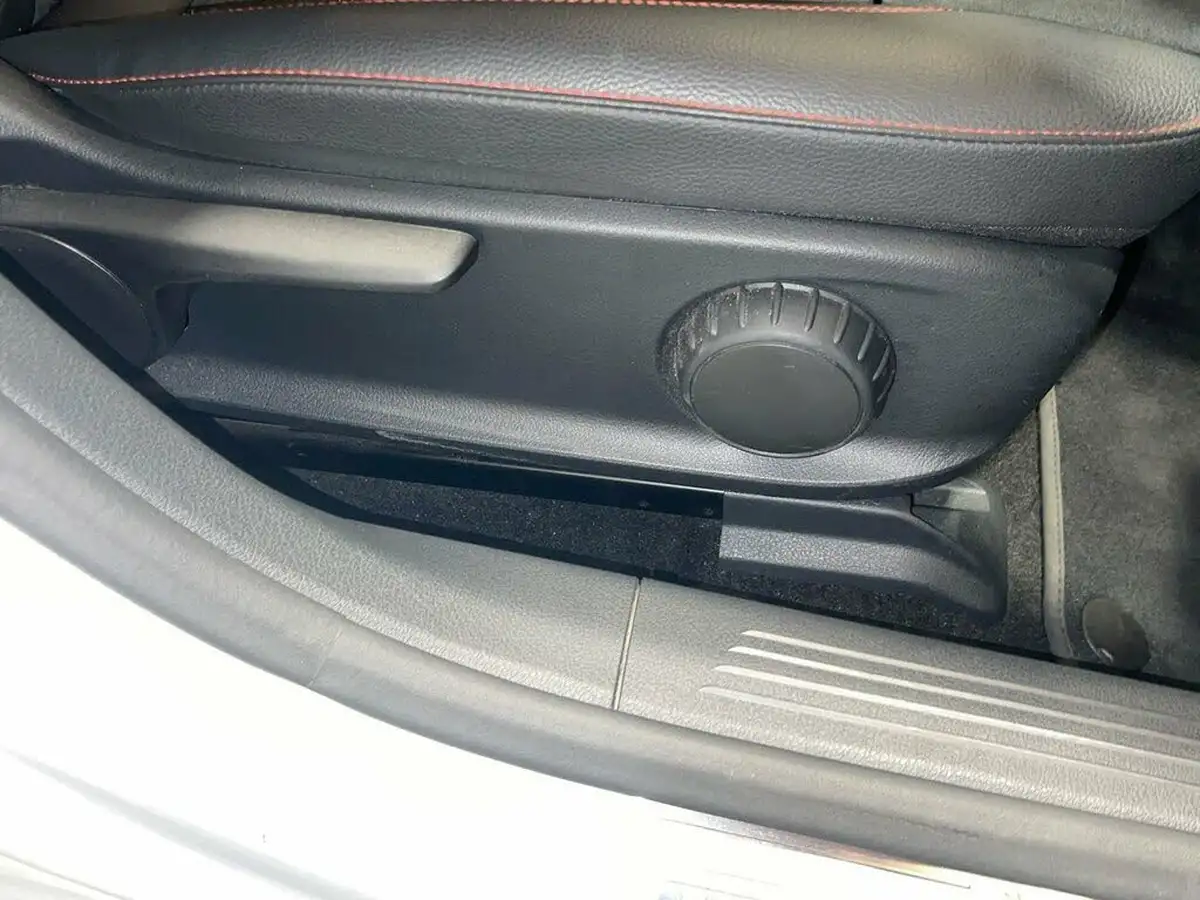2020-mercedes-benz-a-class-13-a200-amg-line-hatchback-5d-big-5