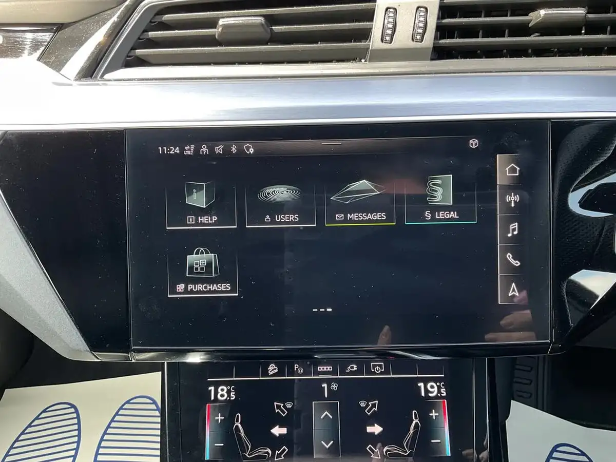 2022-audi-e-tron-50e-black-edition-station-wagon-big-24