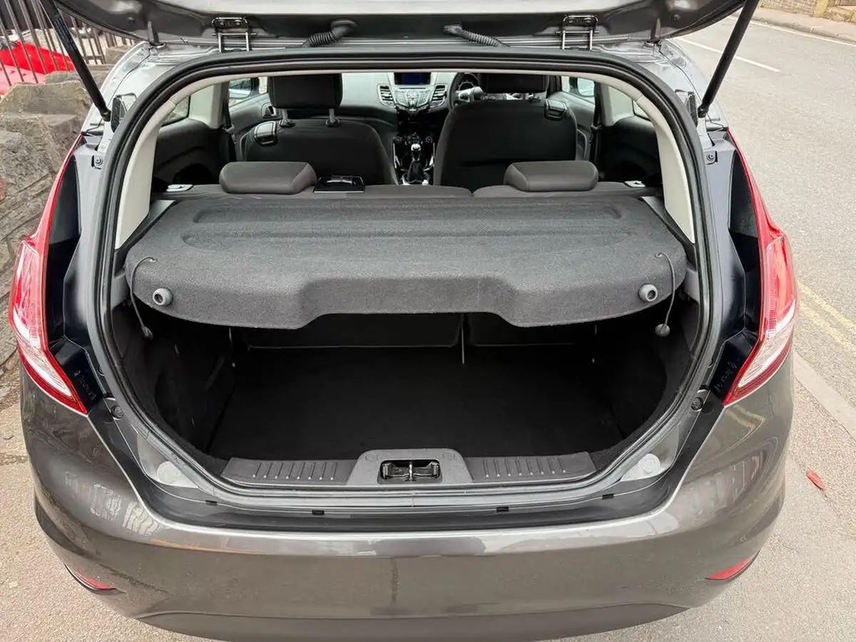 2017-ford-fiesta-125-zetec-3d-big-5