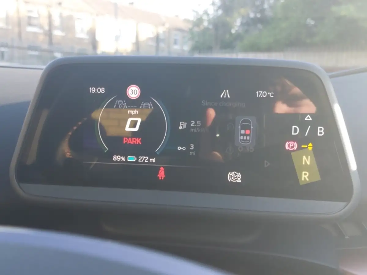 2023-volvo-xc40-20-b3-core-big-11