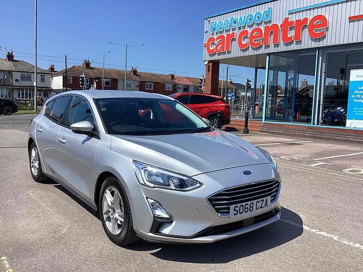 2019-ford-focus-15-zetec-95ps-ss-hatchback-big-0