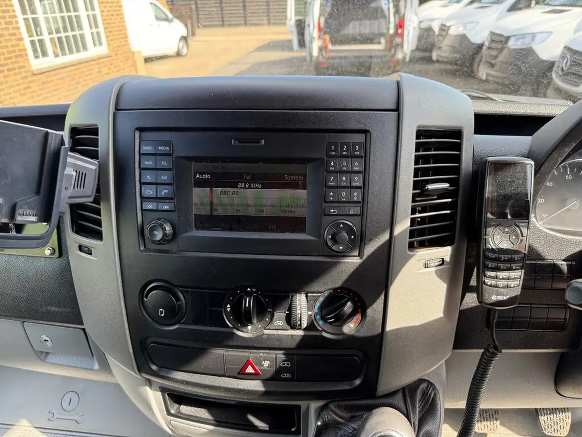2018-mercedes-benz-sprinter-21cdi-311-swb-panel-van-big-19