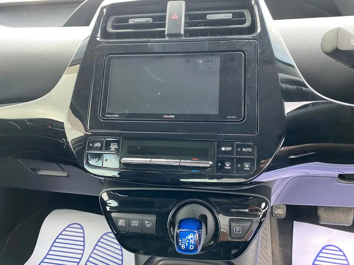 2019-toyota-prius-big-25