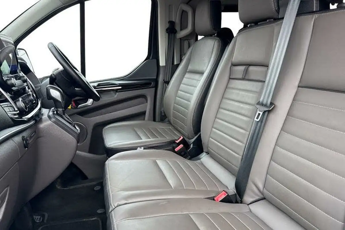 2023-ford-tourneo-custom-big-9