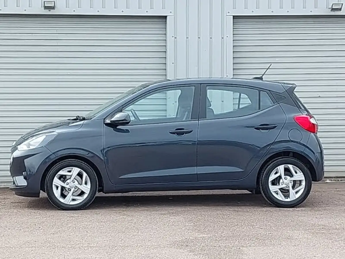 2021-hyundai-i10-10-se-connect-big-3