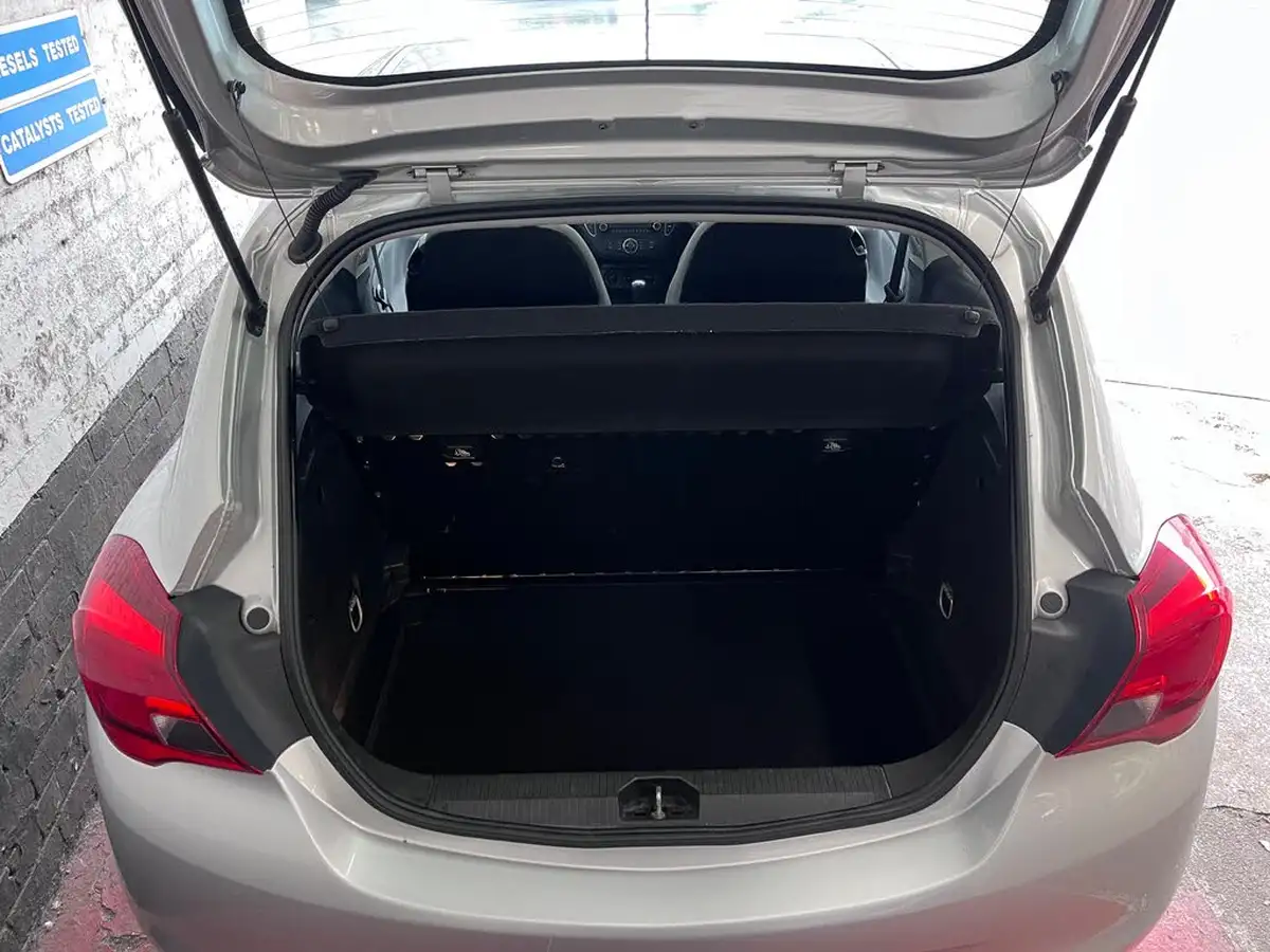 2015-vauxhall-corsa-12-life-3d-big-4