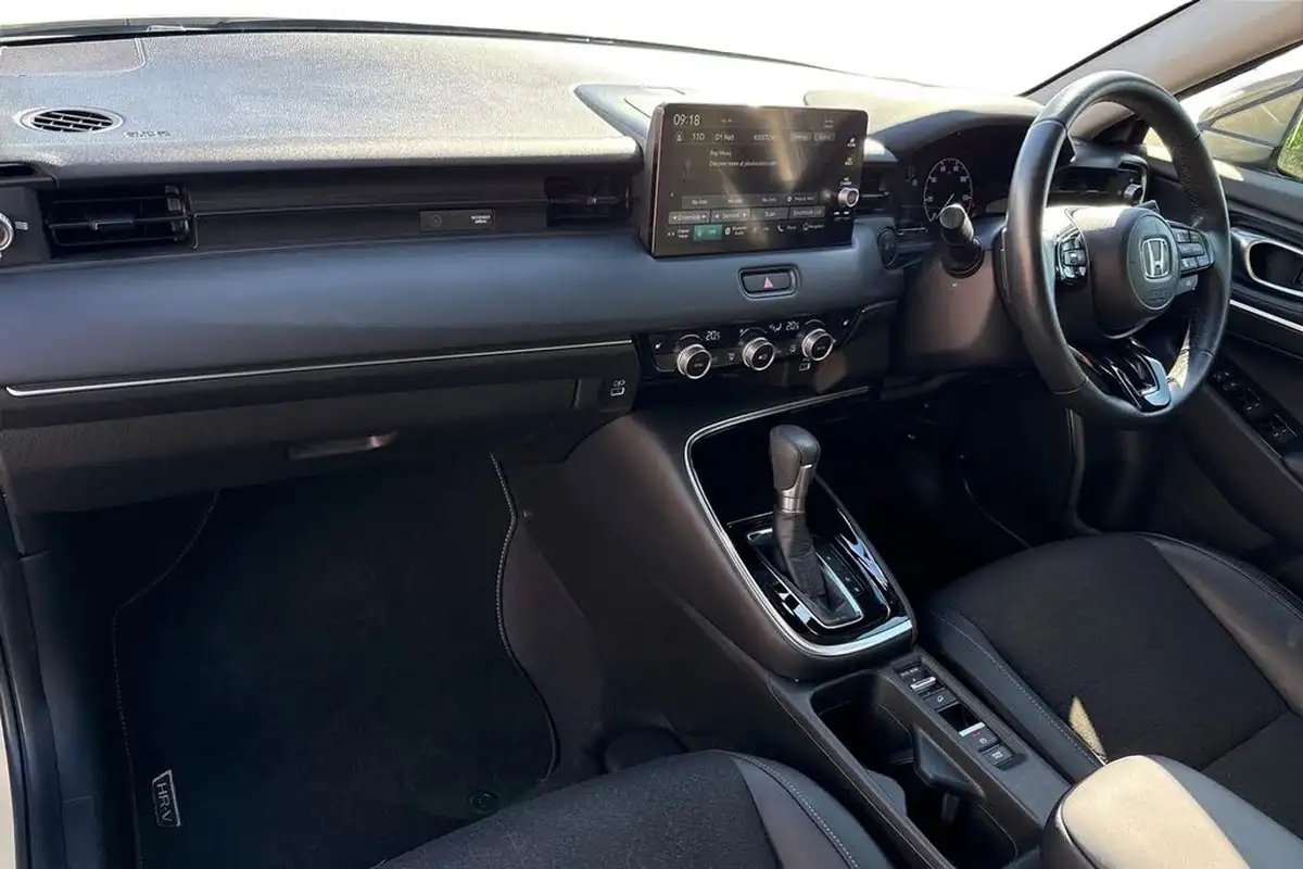 2022-honda-hr-v-15-i-mmd-advance-big-1