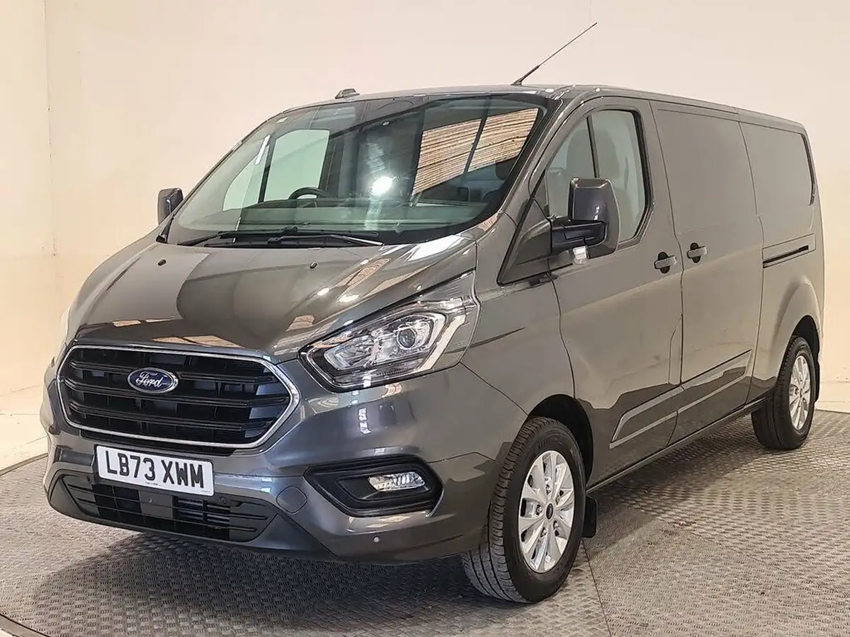 2023-ford-transit-custom-big-10