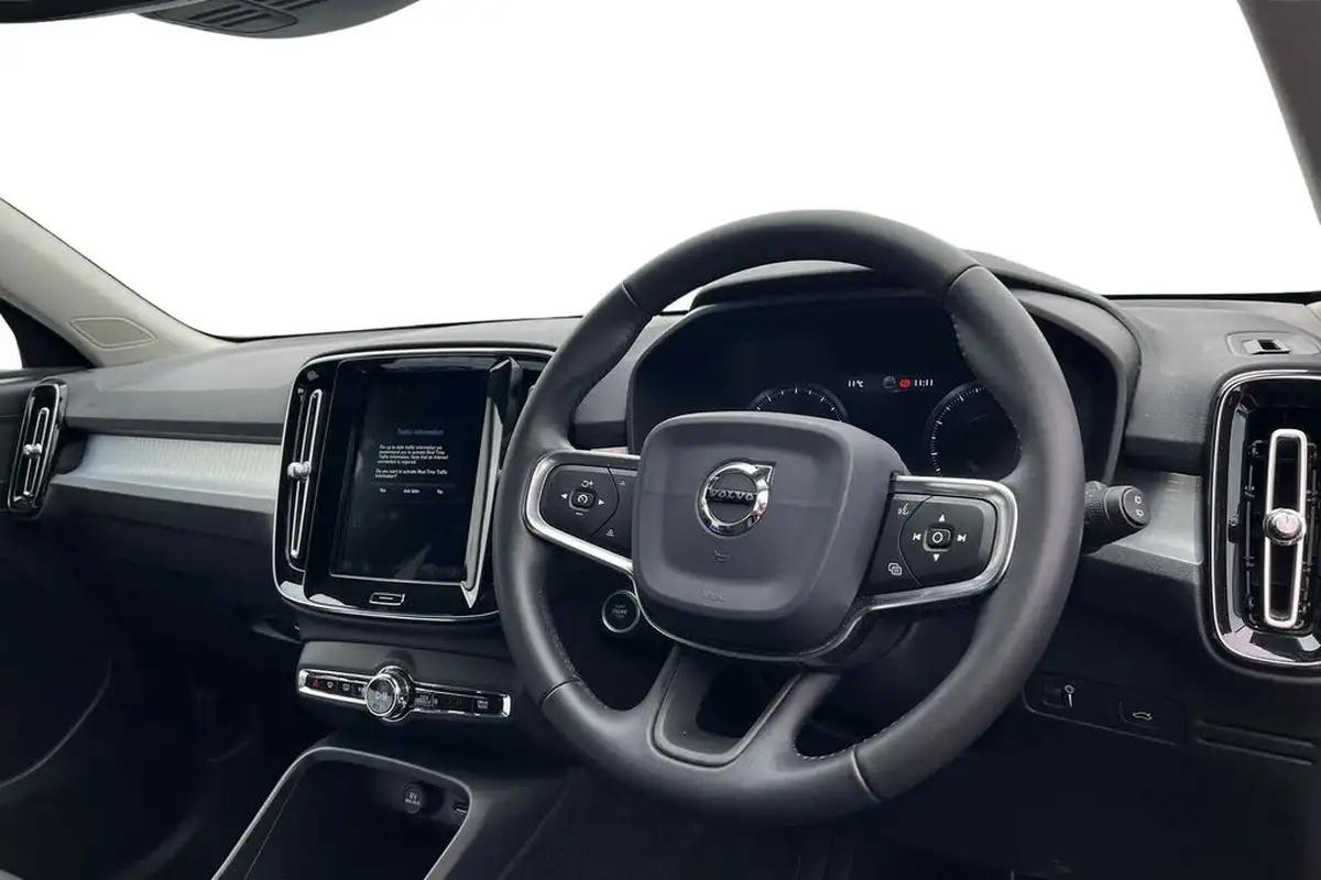 2020-volvo-xc40-20-t4-momentum-pro-awd-big-9