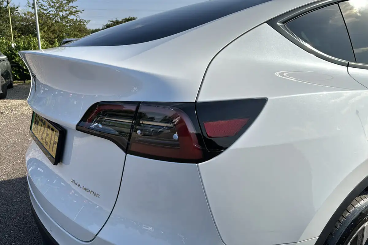 2022-tesla-model-y-e-long-range-big-27
