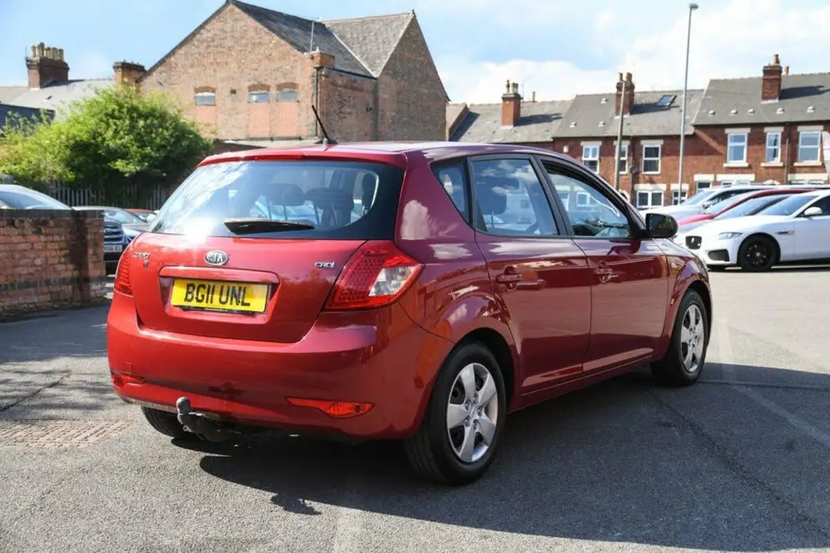2011-kia-ceed-16td-1-89bhp-big-6