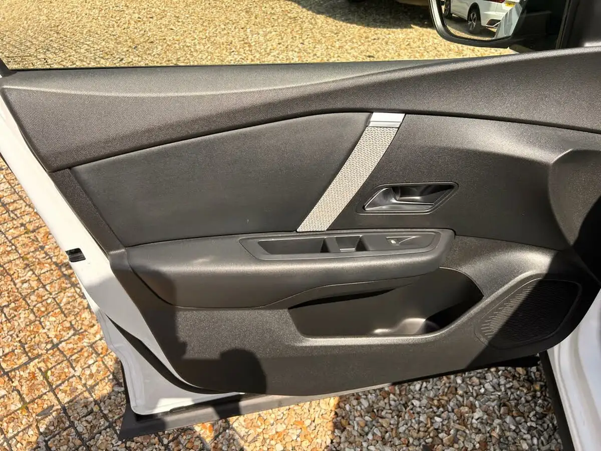 2022-citroen-c4-12-puretech-sense-plus-eat8-big-15