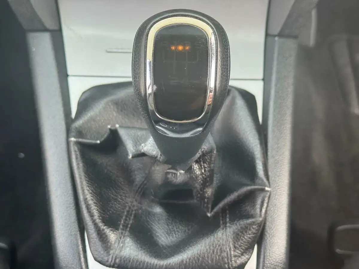 2011-skoda-octavia-16-se-hatchback-big-33