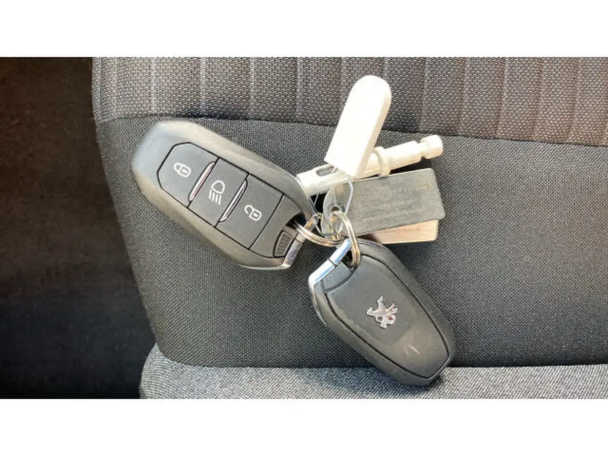 2023-peugeot-3008-suv-12-puretech-active-premium-eat8-big-19