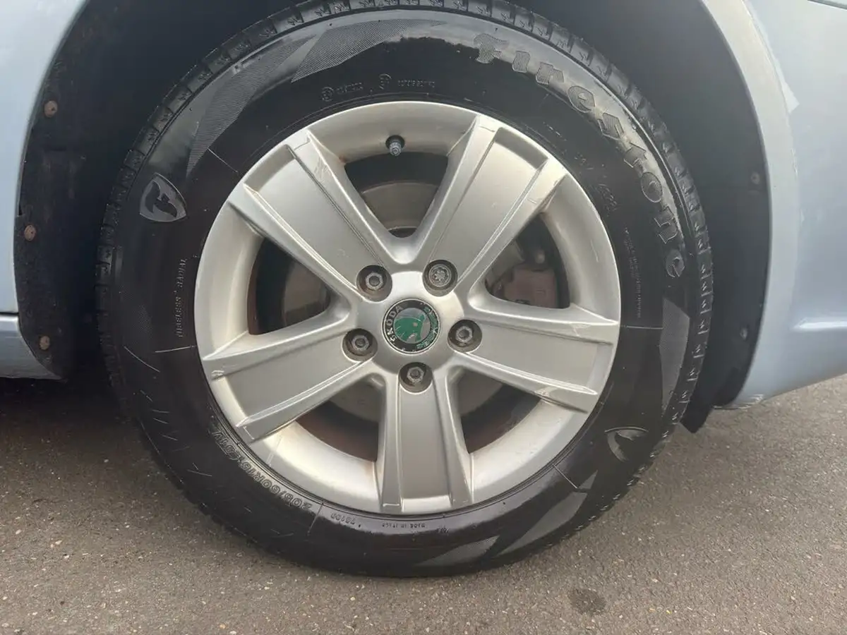 2011-skoda-octavia-16-se-hatchback-big-5