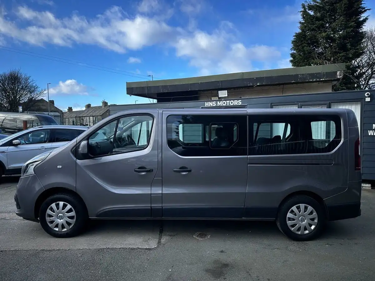 2019-renault-trafic-16dci-ll29-120-sport-nav-eu6c-bus-9-seats-big-4