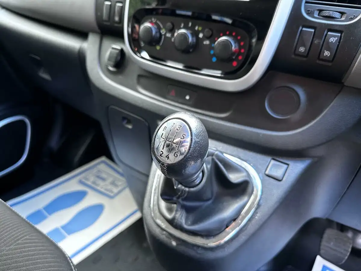 2019-renault-trafic-16dci-ll29-120-sport-nav-eu6c-bus-9-seats-big-32