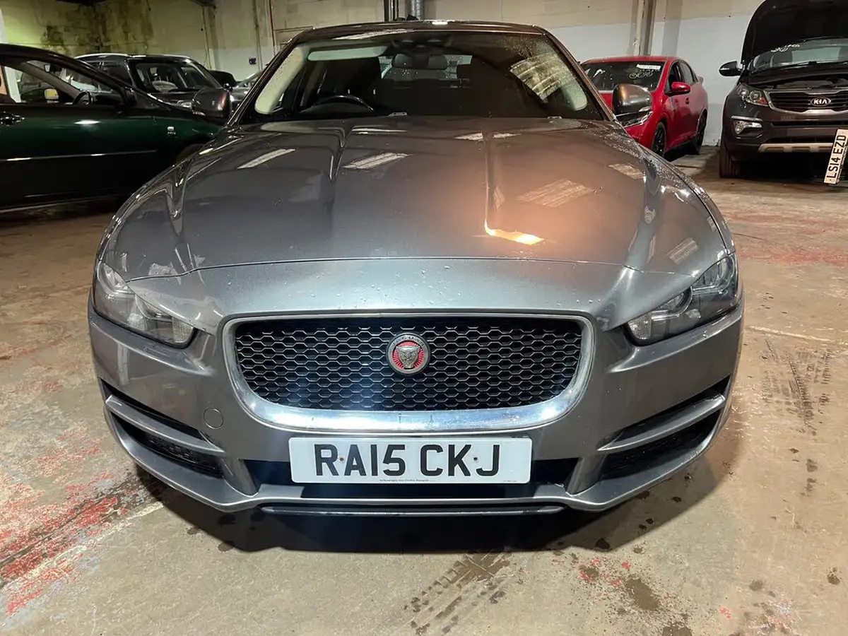 2015-jaguar-xe-20td-se-163ps-big-7