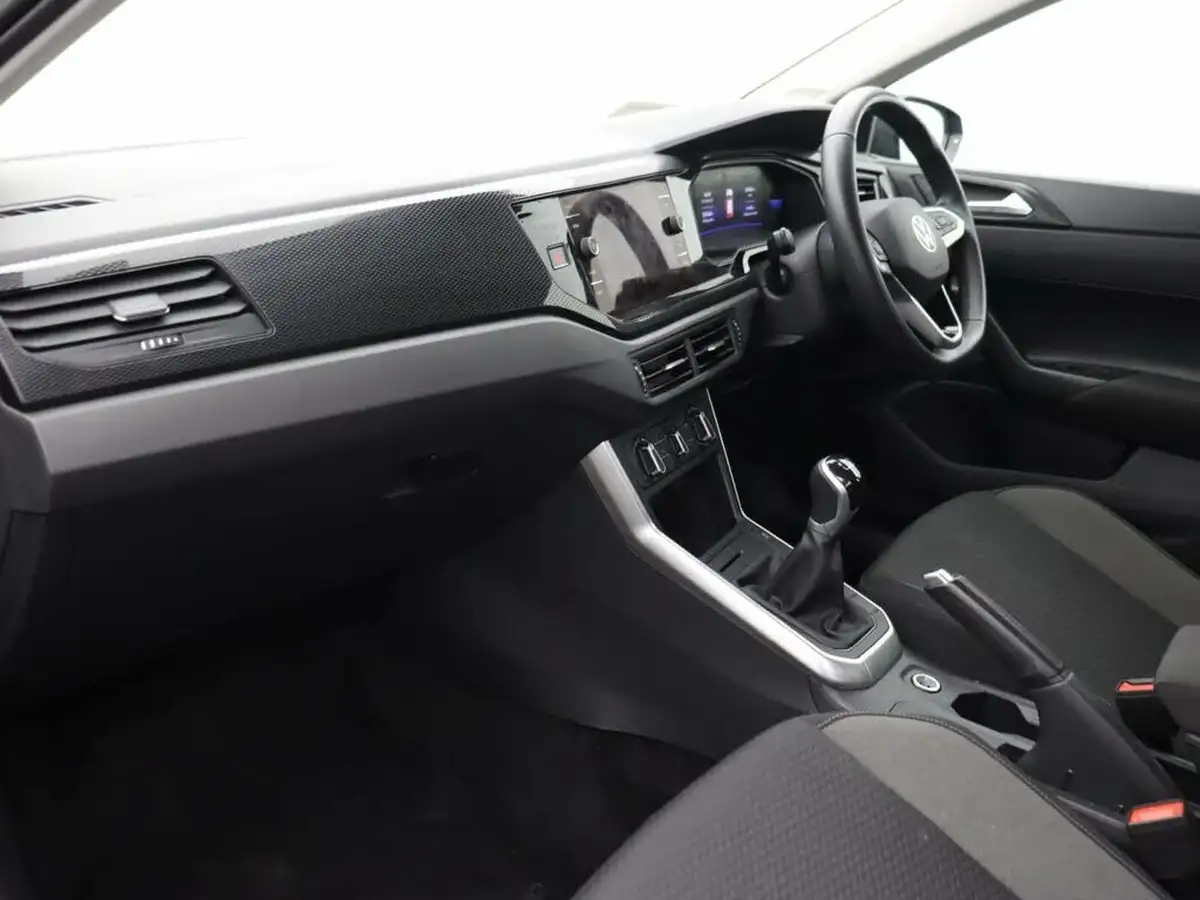 2022-volkswagen-polo-10-life-big-7