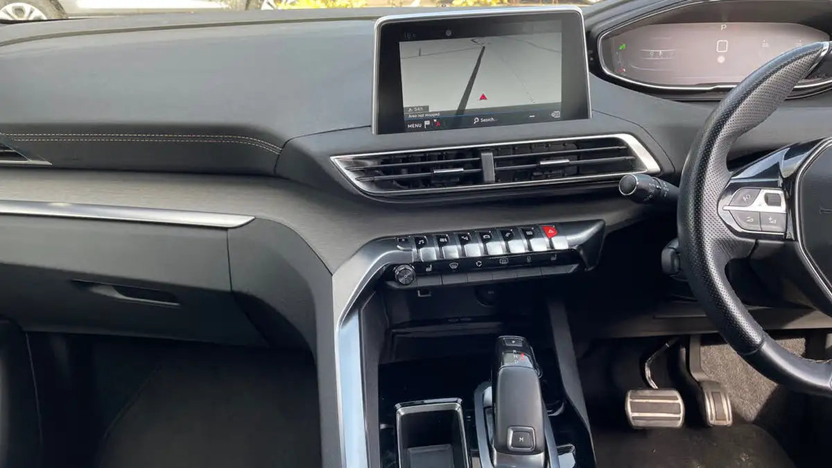 2018-peugeot-3008-suv-20-bluehdi-gt-20-bluehdi-177bhp-eat8-big-11