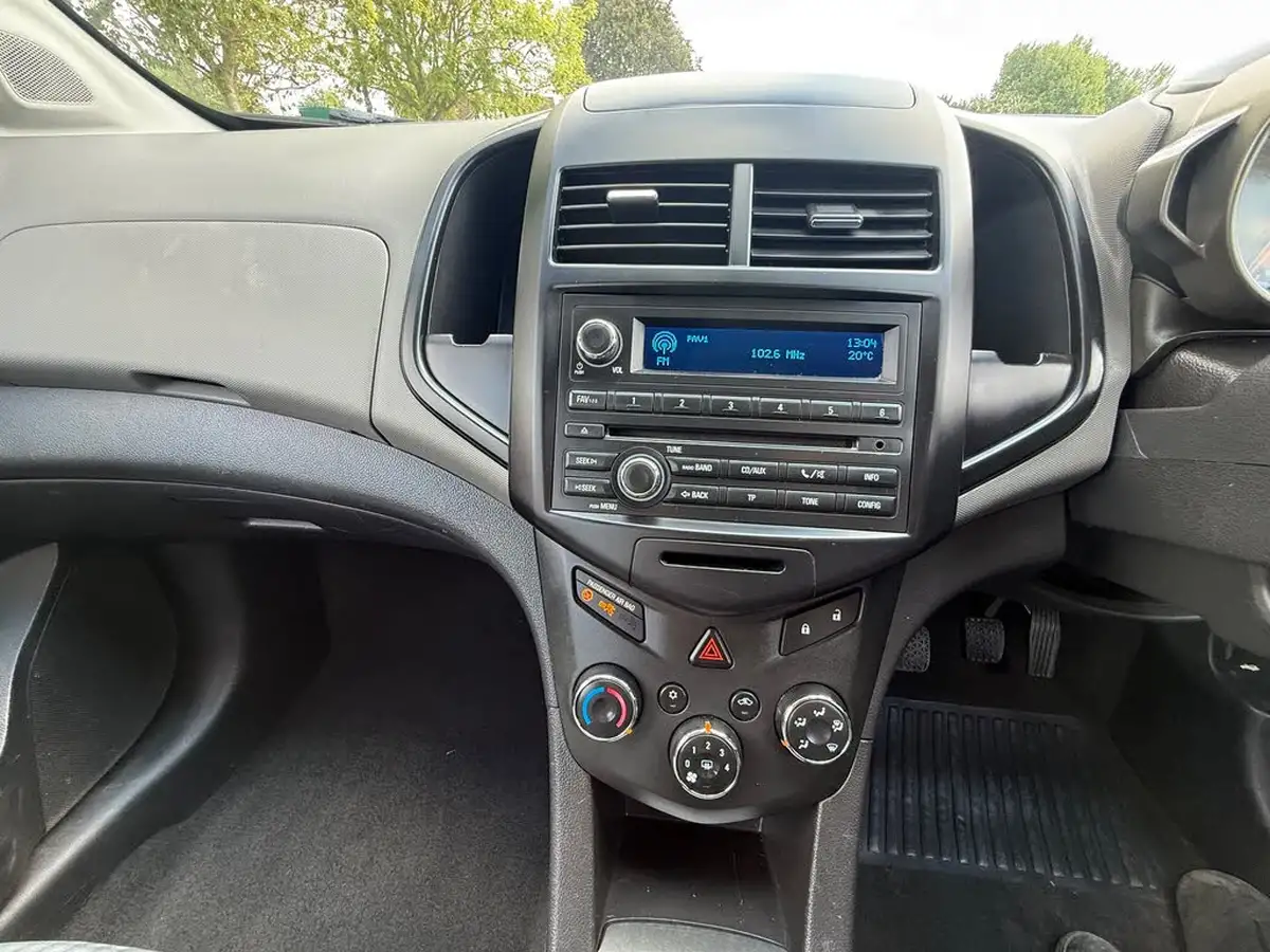 2012-chevrolet-aveo-12-ls-84bhp-1229cc-big-14