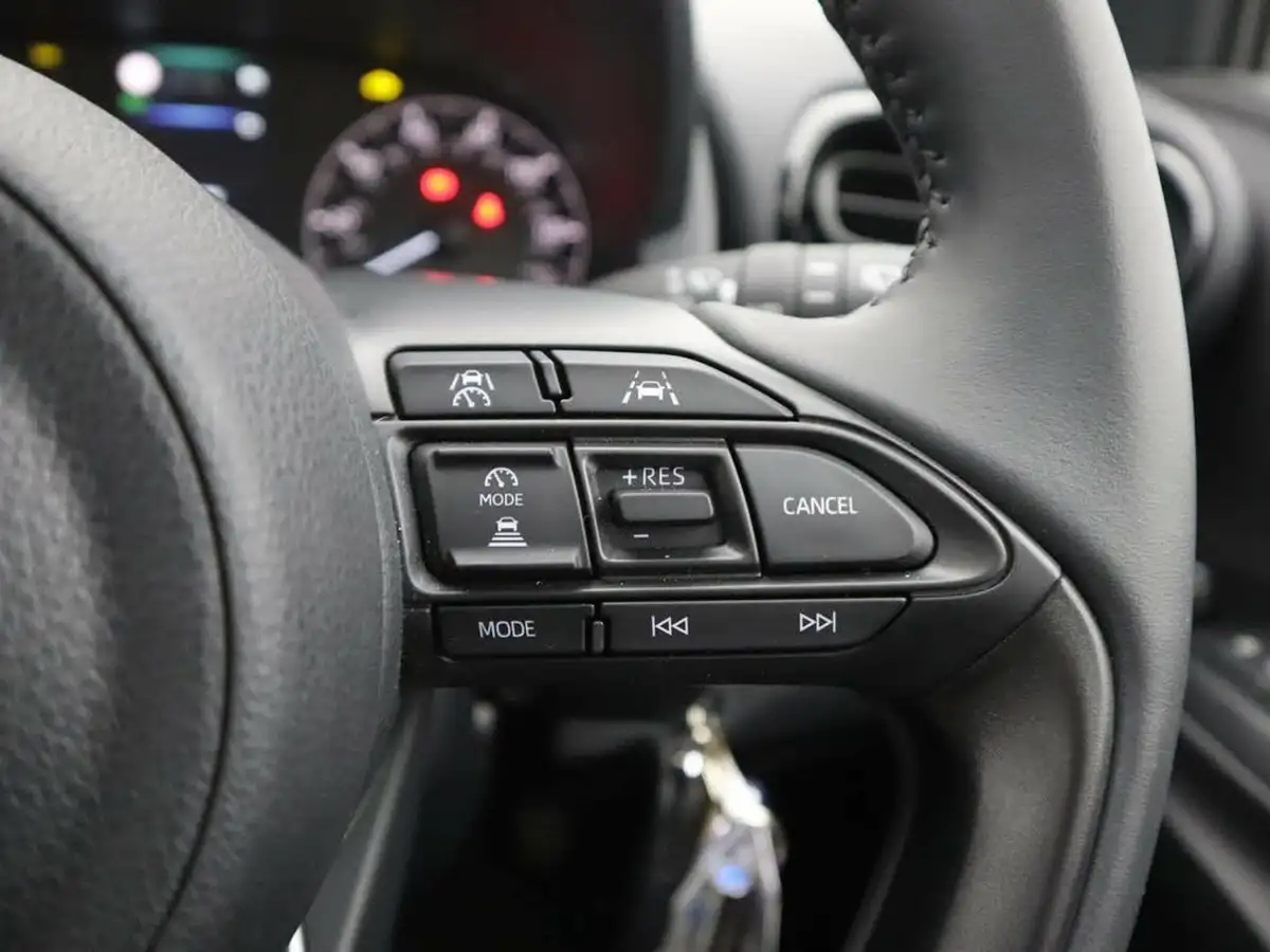 2024-toyota-yaris-15-vvt-i-icon-big-21