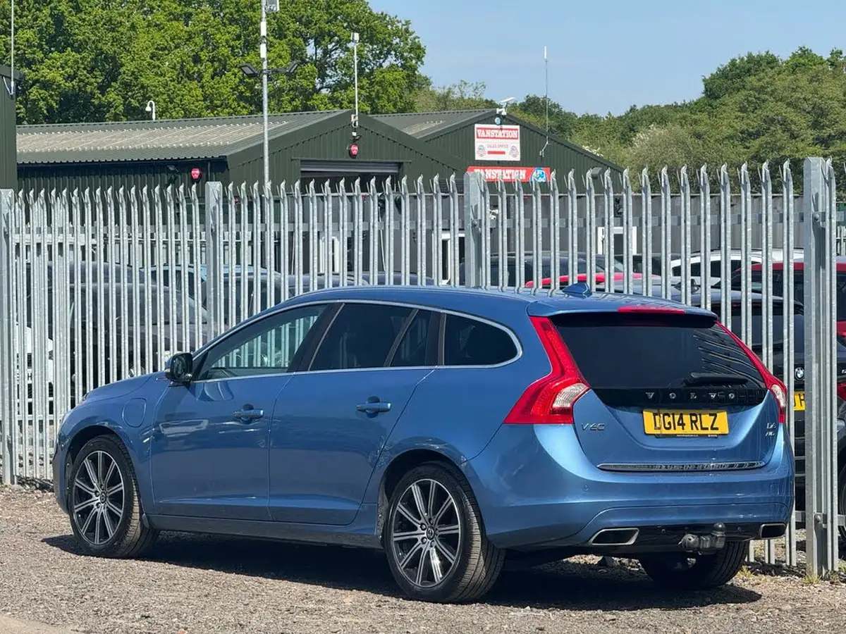 2014-volvo-v60-24td-d6-hybrid-big-36