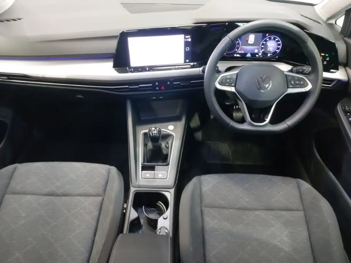 2024-volkswagen-golf-10-tsi-life-hatchback-big-2