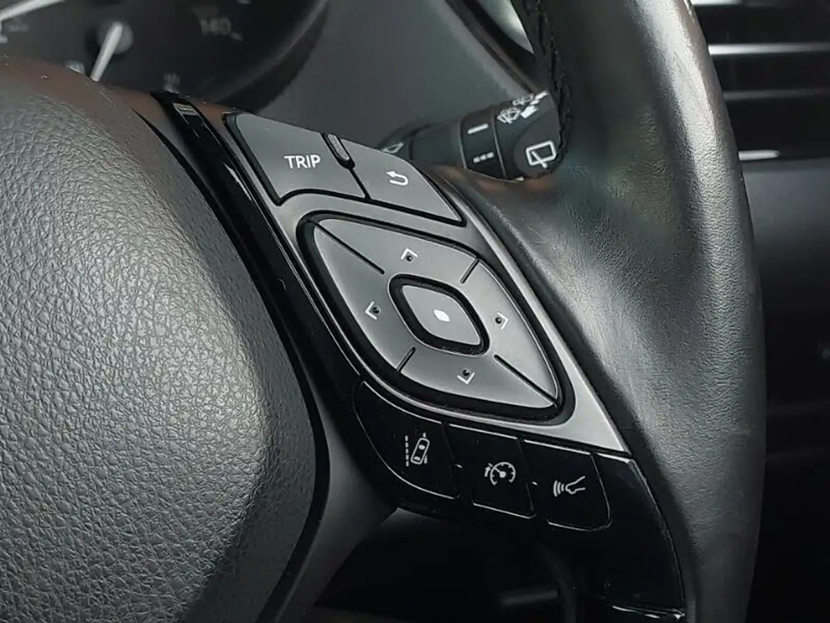 2017-toyota-c-hr-18-vvt-i-icon-big-9
