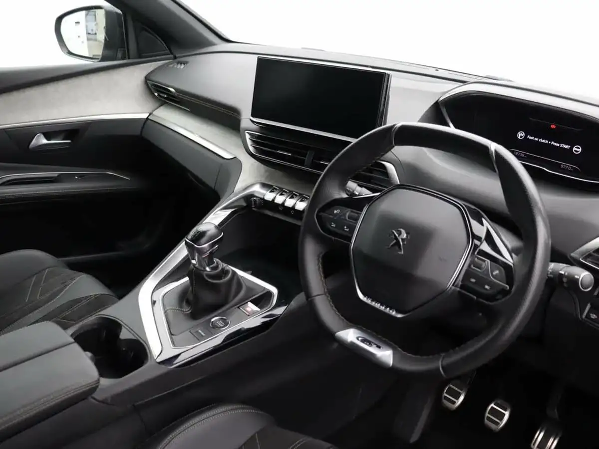 2021-peugeot-3008-suv-12-puretech-gt-big-5
