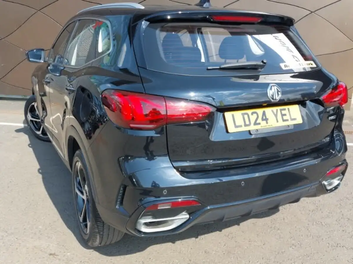2024-mg-hs-15t-gdi-se-162ps-1490cc-big-1