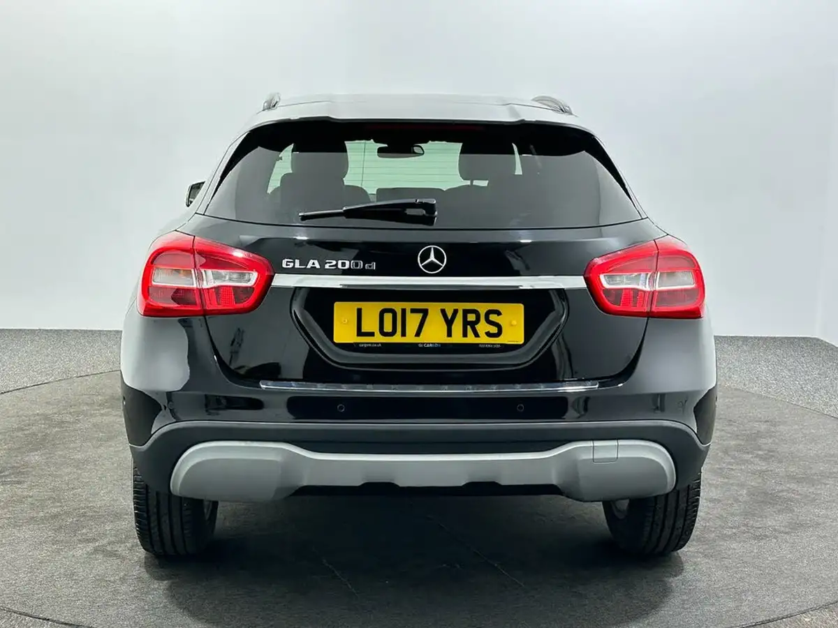 2017-mercedes-benz-gla-class-21d-gla-200d-se-executivess-7g-dct-big-5
