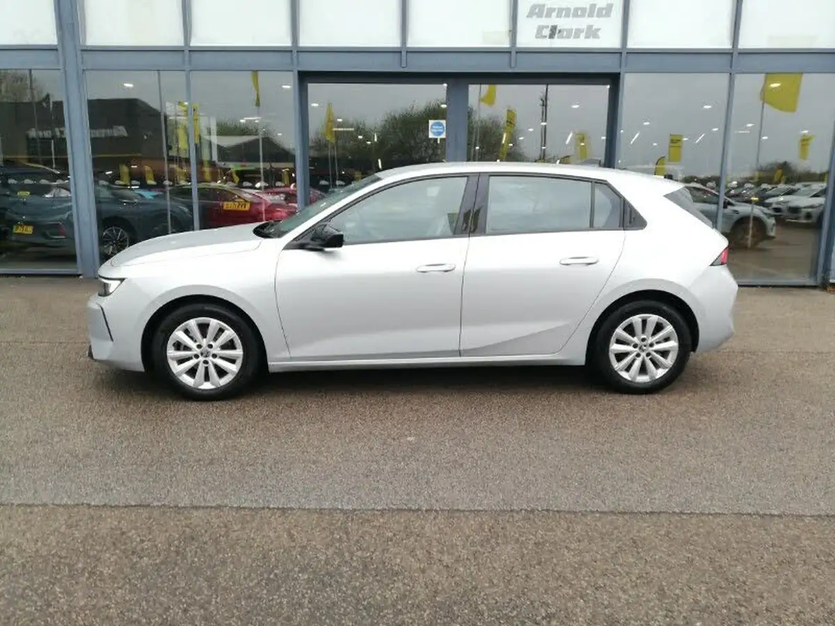 2023-vauxhall-astra-12-turbo-design-130ps-hatchback-big-3