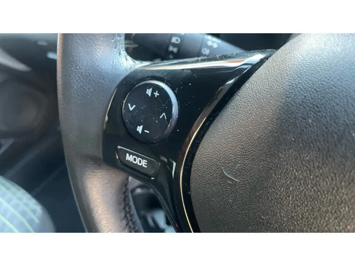 2021-peugeot-108-10-collection-top-big-31