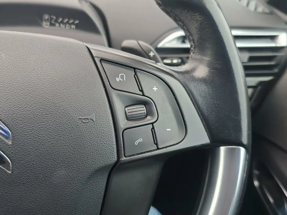 2016-citroen-grand-c4-picasso-16bluehdi-feel-eat6-big-30