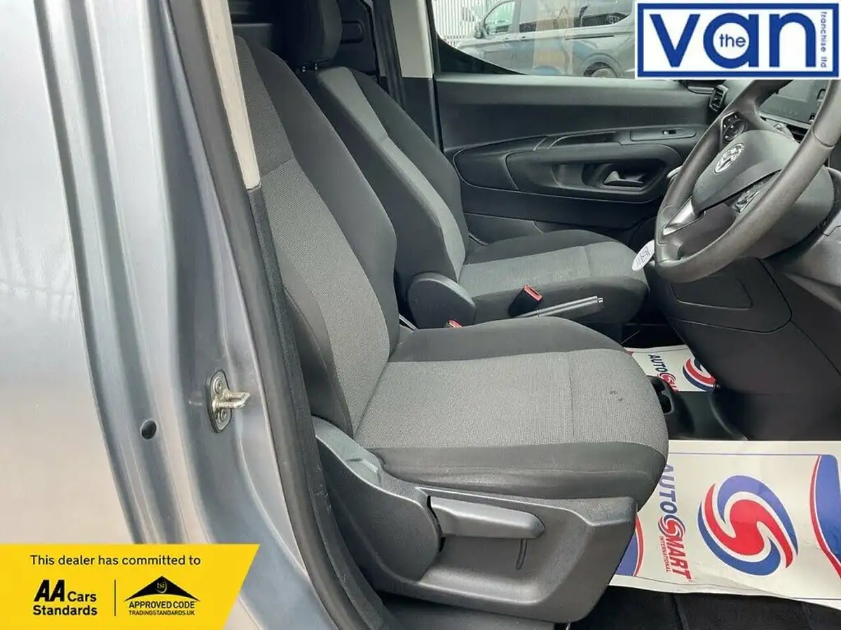 2019-vauxhall-combo-15cdti-sportive-2300-16v-100pseu6dt-l1h1-panel-big-17