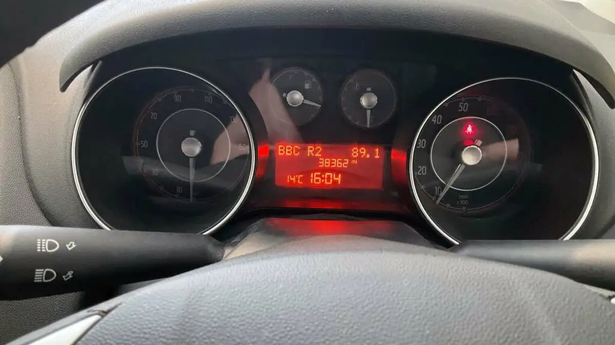 2015-fiat-punto-12-easy-3d-big-6