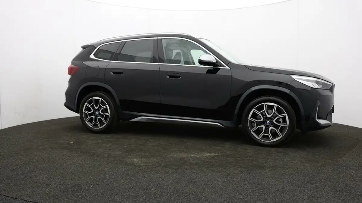 2022-bmw-x1-15-sdrive20i-xline-big-40